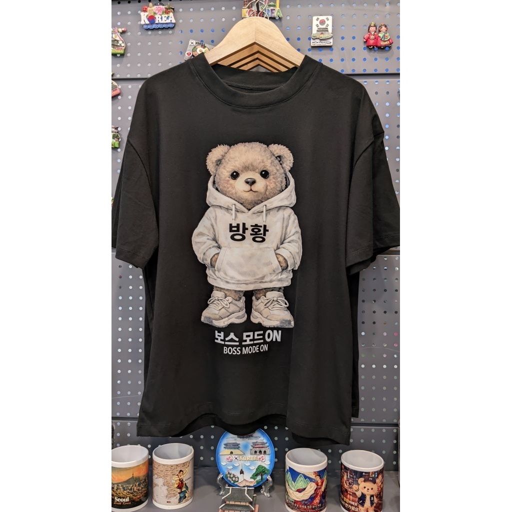 Kaos Pria Wanita Teddy Bear Korea “Boss Mode On” – T-Shirt Oversize Hitam Unisex