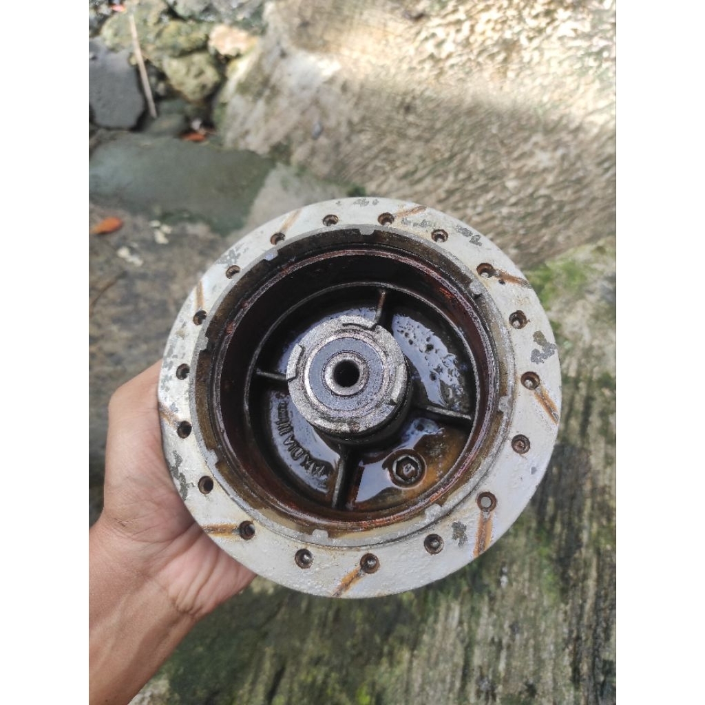 tromol depan bekas c700