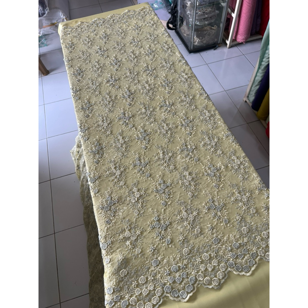 Brokat Chantily Payet Premium Bunga 3D (harga per 50cm)