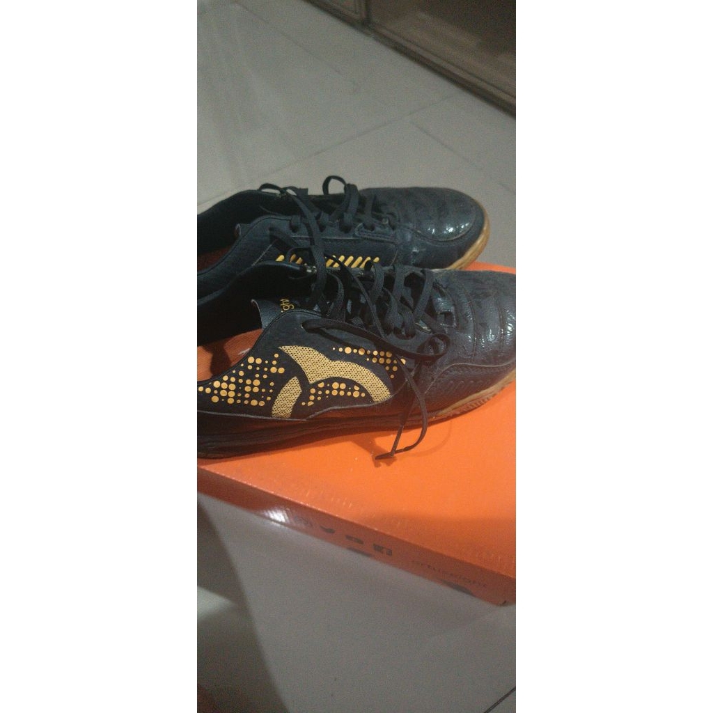 preloved sepatu futsal ortuseight jogosala crusher