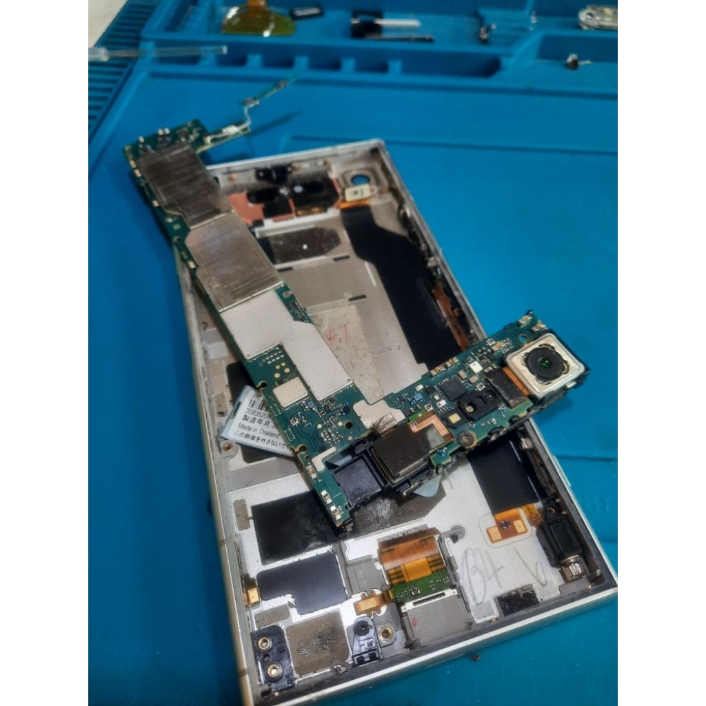 mesin sony xz1 ram 4gb memori 64gb