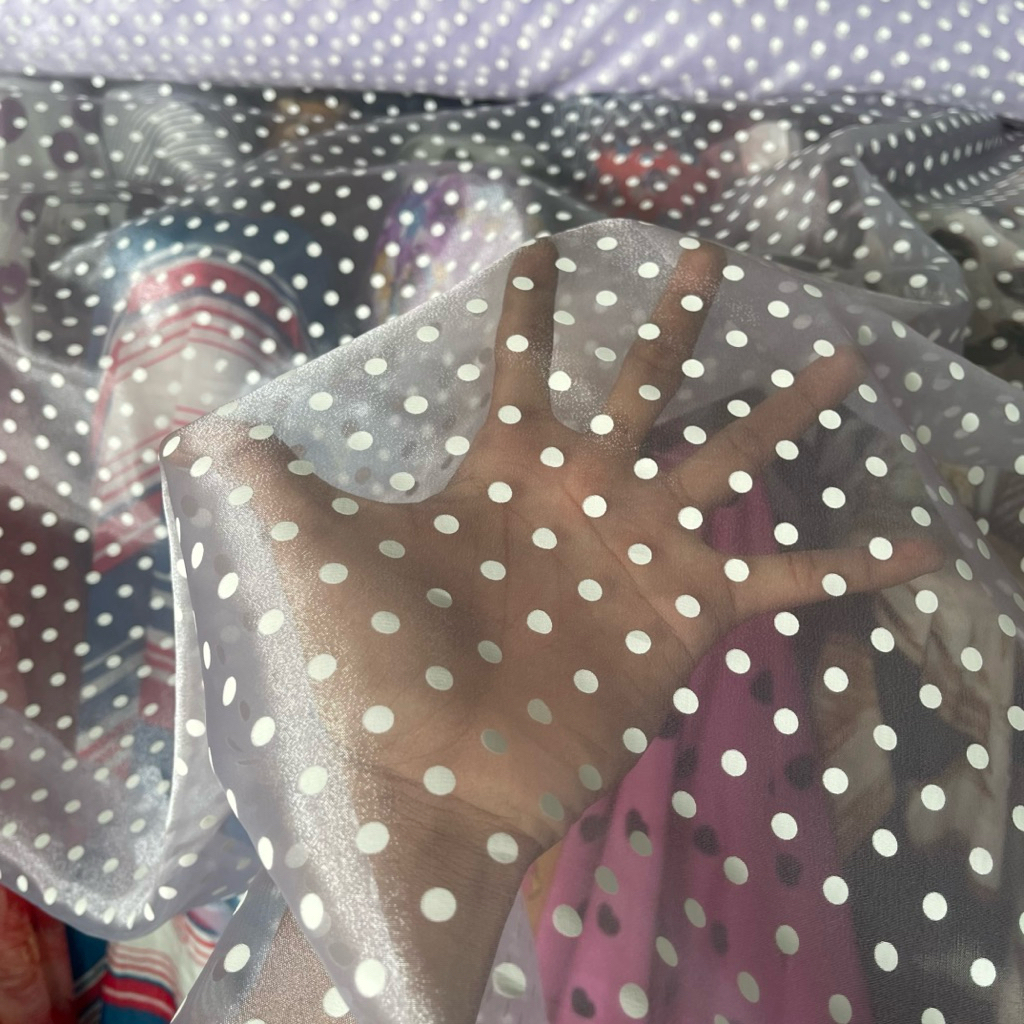 kain organza glossy - kain organza motif polkadot premium - warna ungu lilac - kain organza korea pj