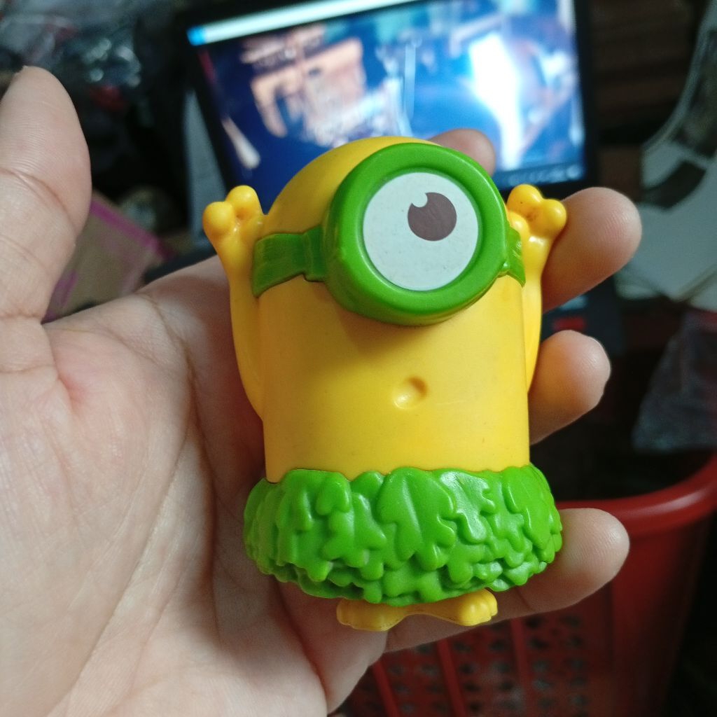 happy meal toys Minion 2015 land before time style