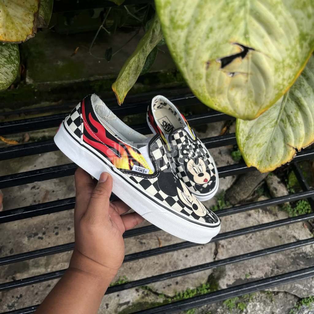 Sepatu Vans Slip On Disney Mickey Flame Original 100% Resmi