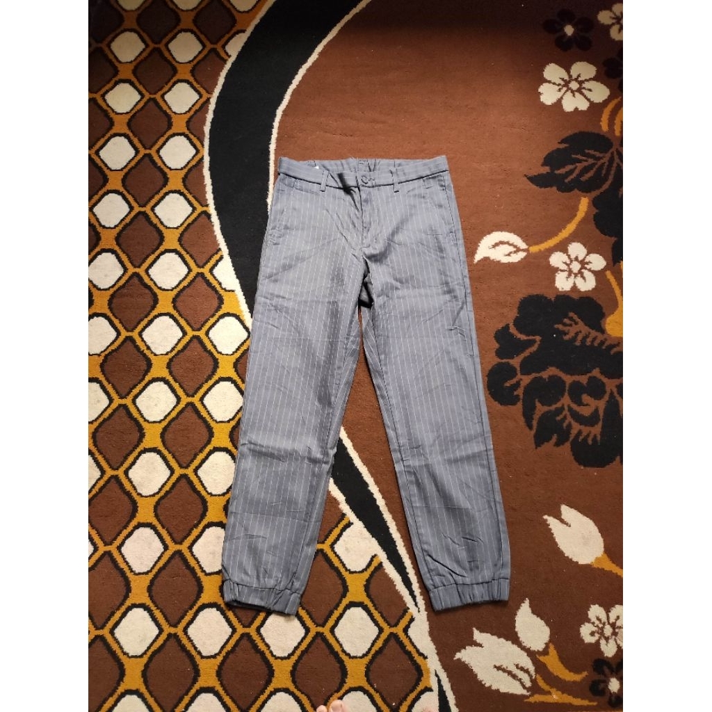 celana Chino joger UNIQLO salur p60