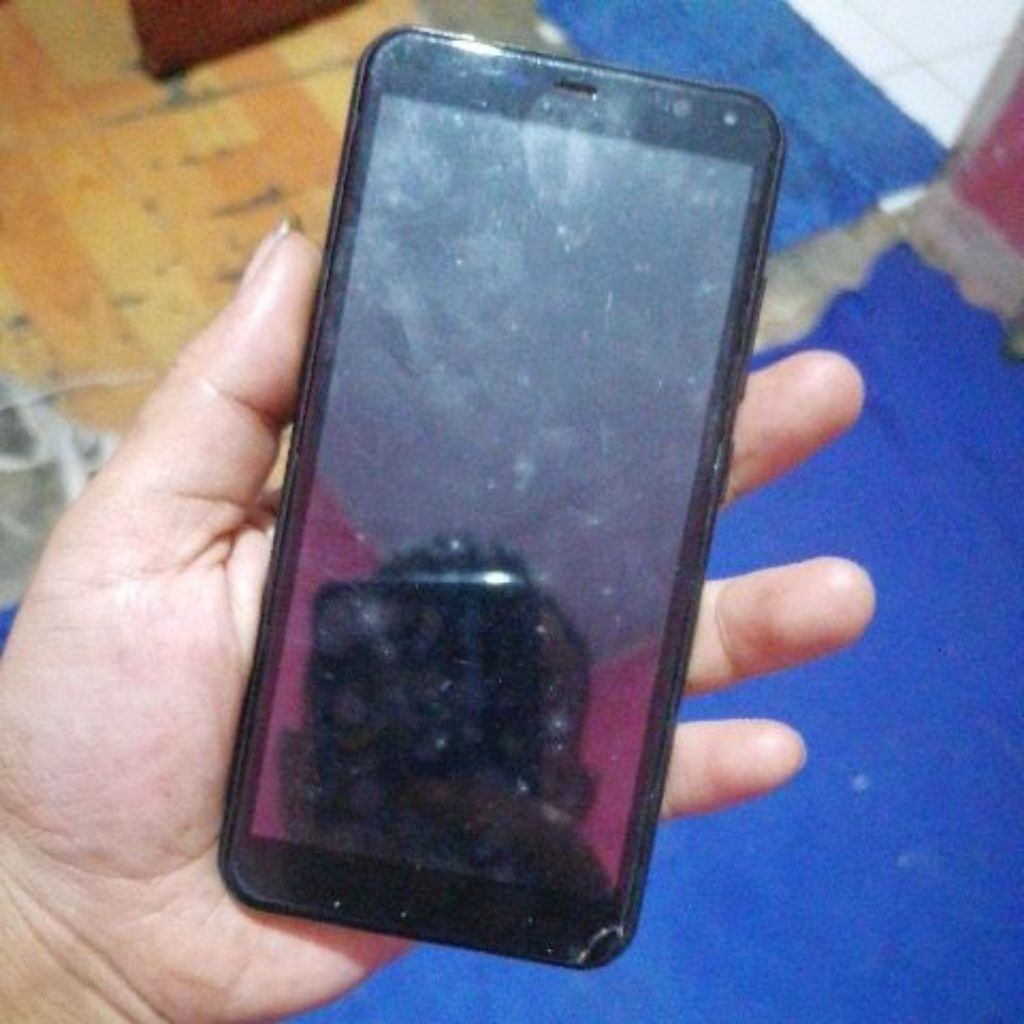 lcd hp maxstron v12 bekas copotan minus ada somplek pojok bawah liat poto