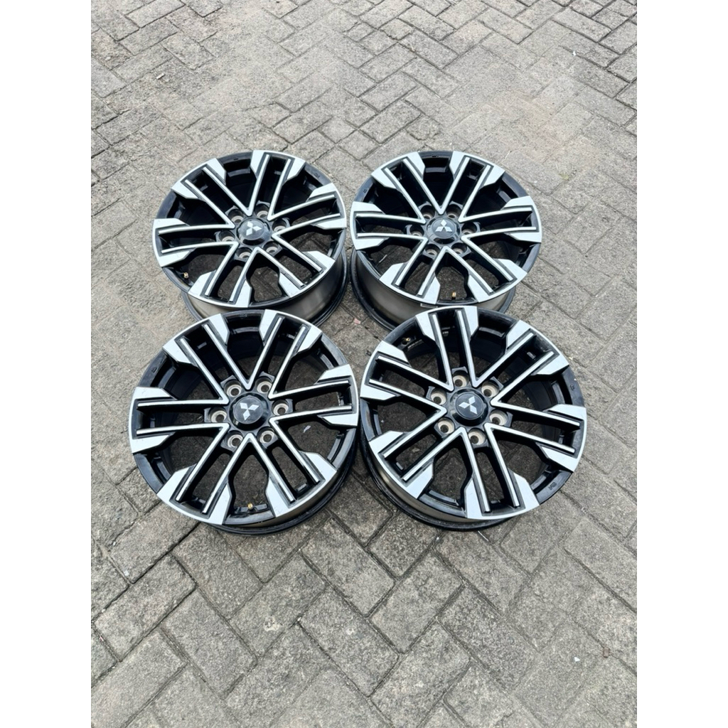 velg  ori copotan Pajero facelit R18 ada 4  pics