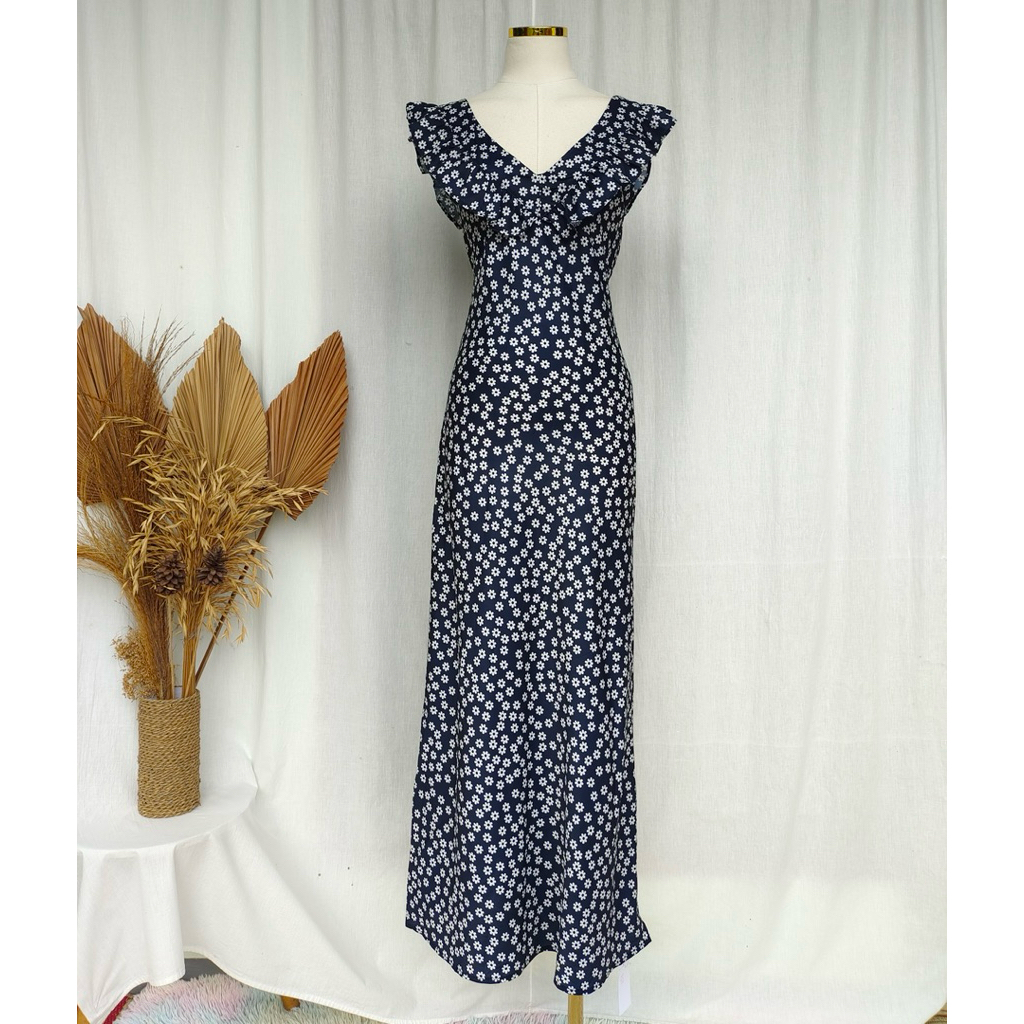 Long Dress Motif Bunga Kecil