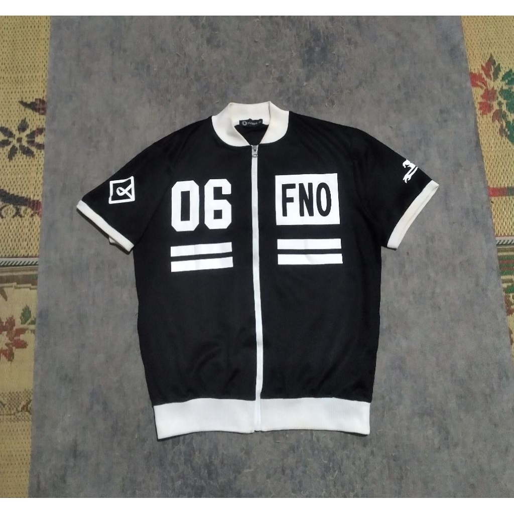 tracktop lengan pendek