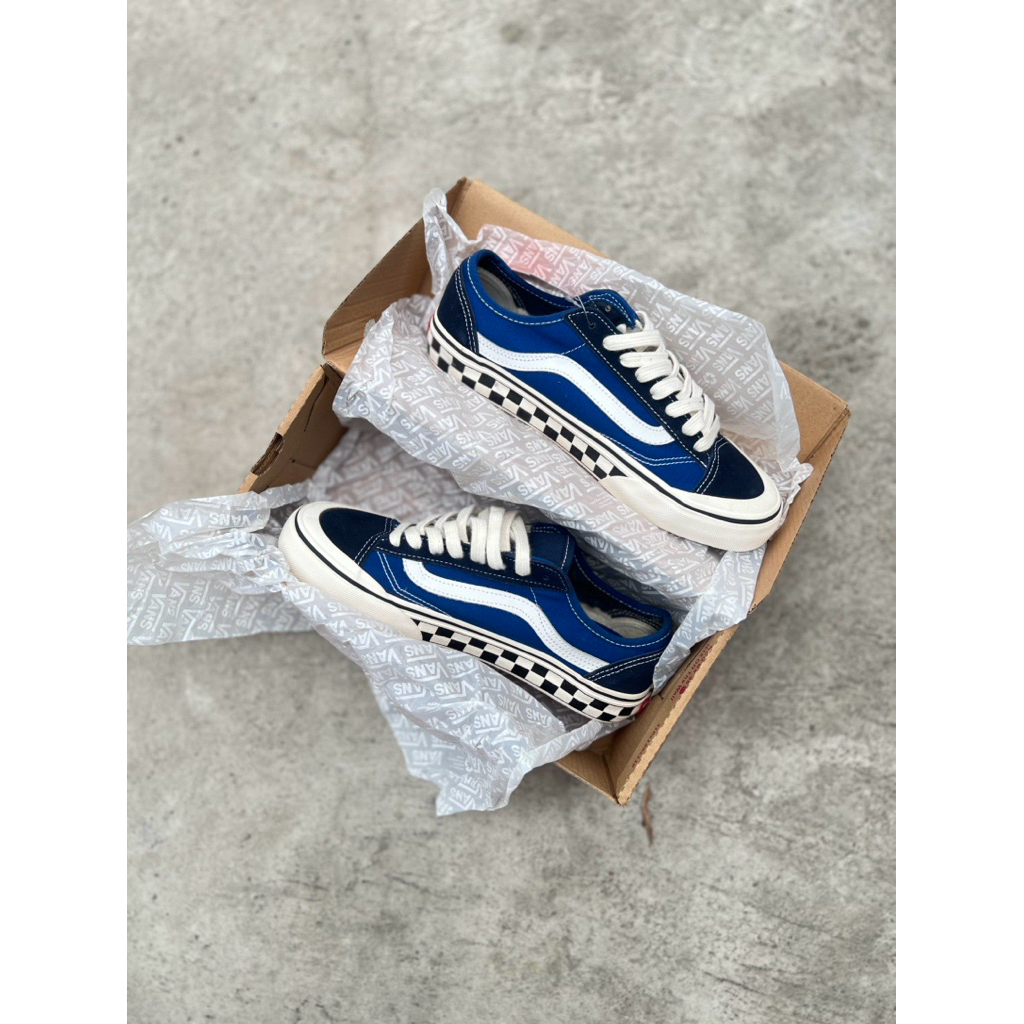 Sepatu Vans style Decon