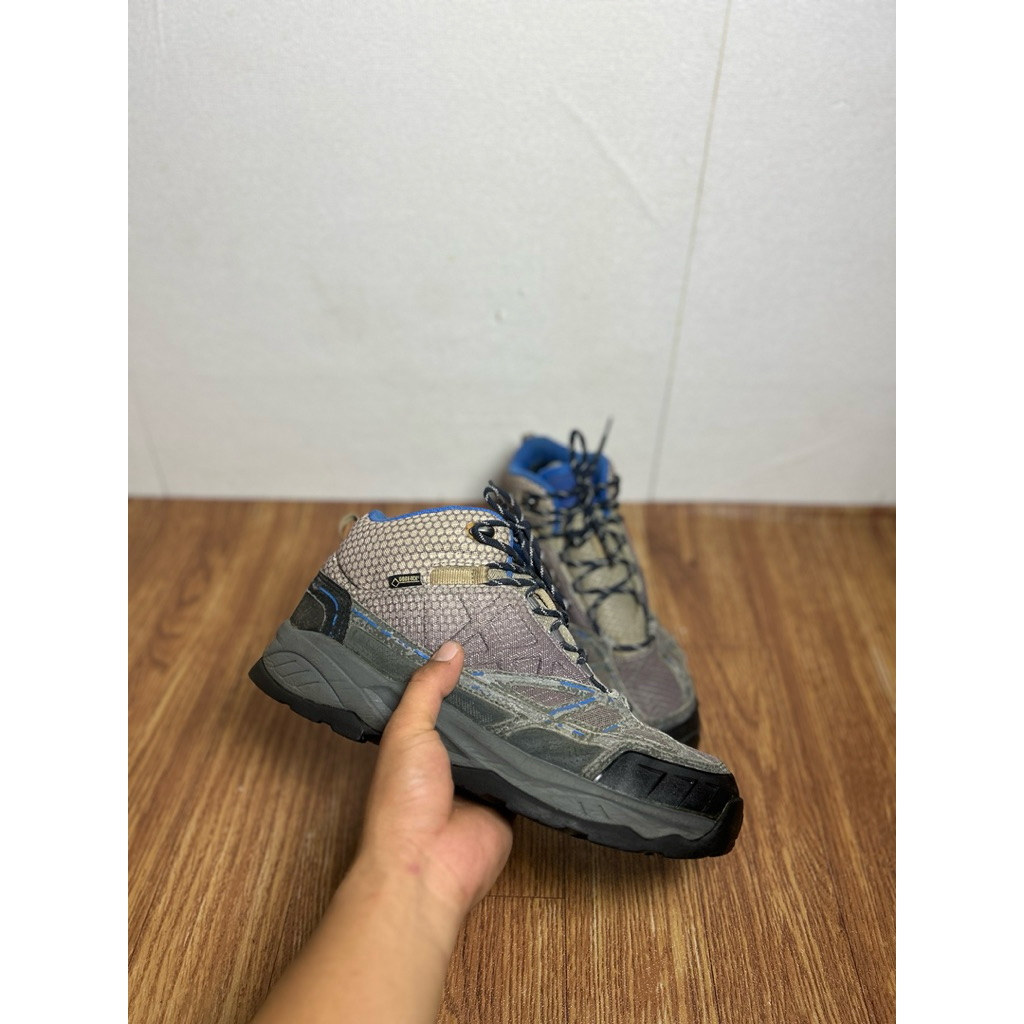 Sepatu gunung second original kolon sport