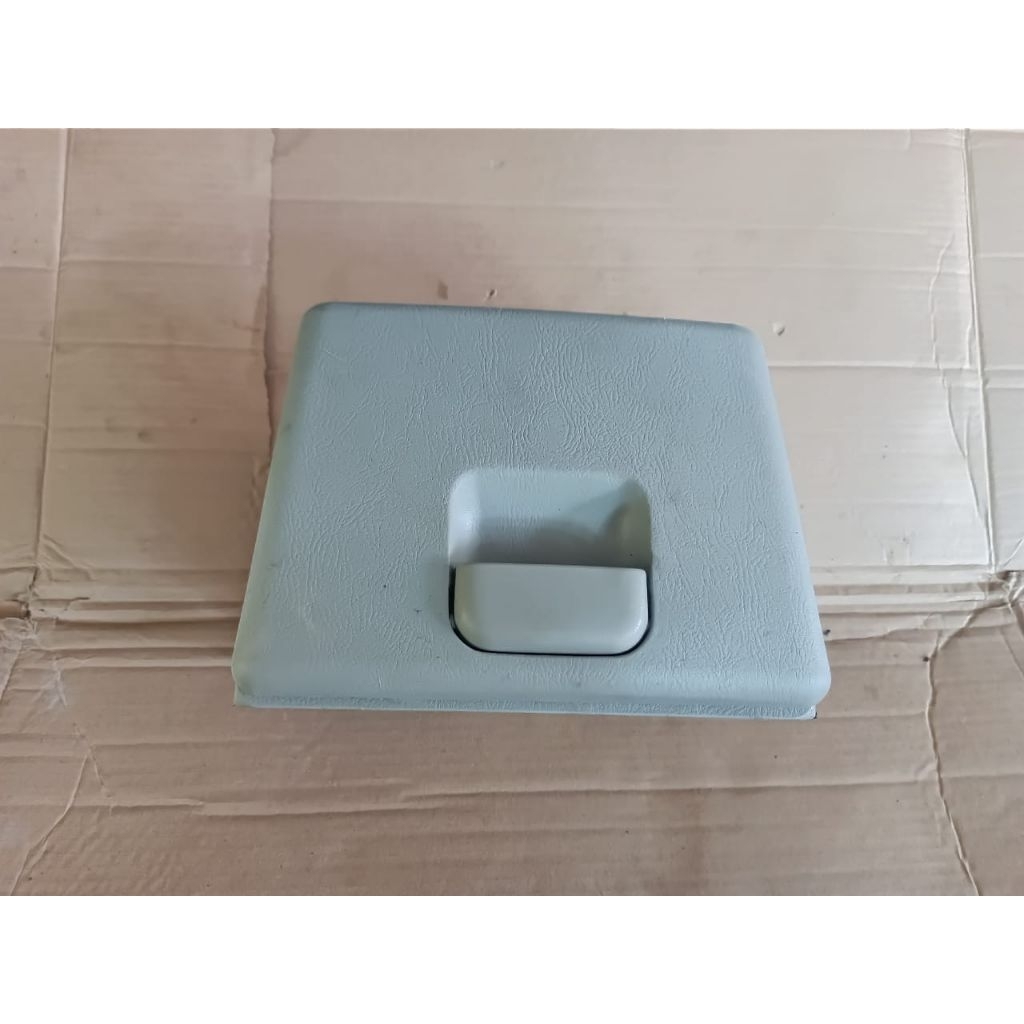 Konsol box Hyundai Trajet Matic