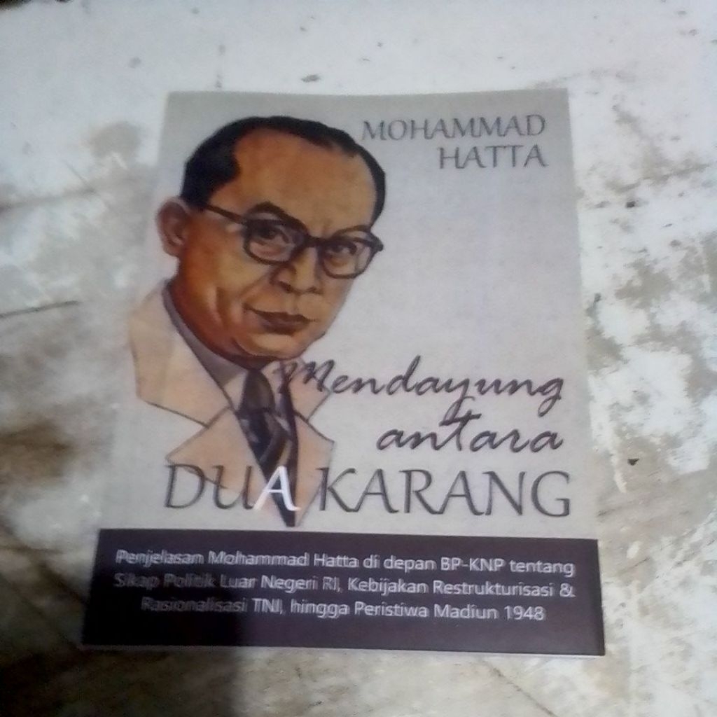 Mendayung antara Dua Karang