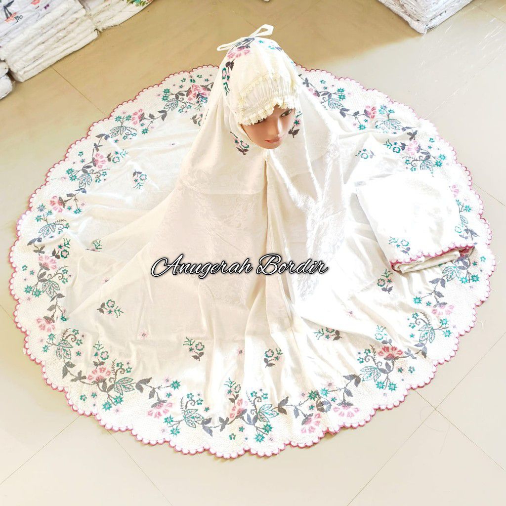 Mukena bordir strimin bahan semi sutra khas Bukittinggi / Padang