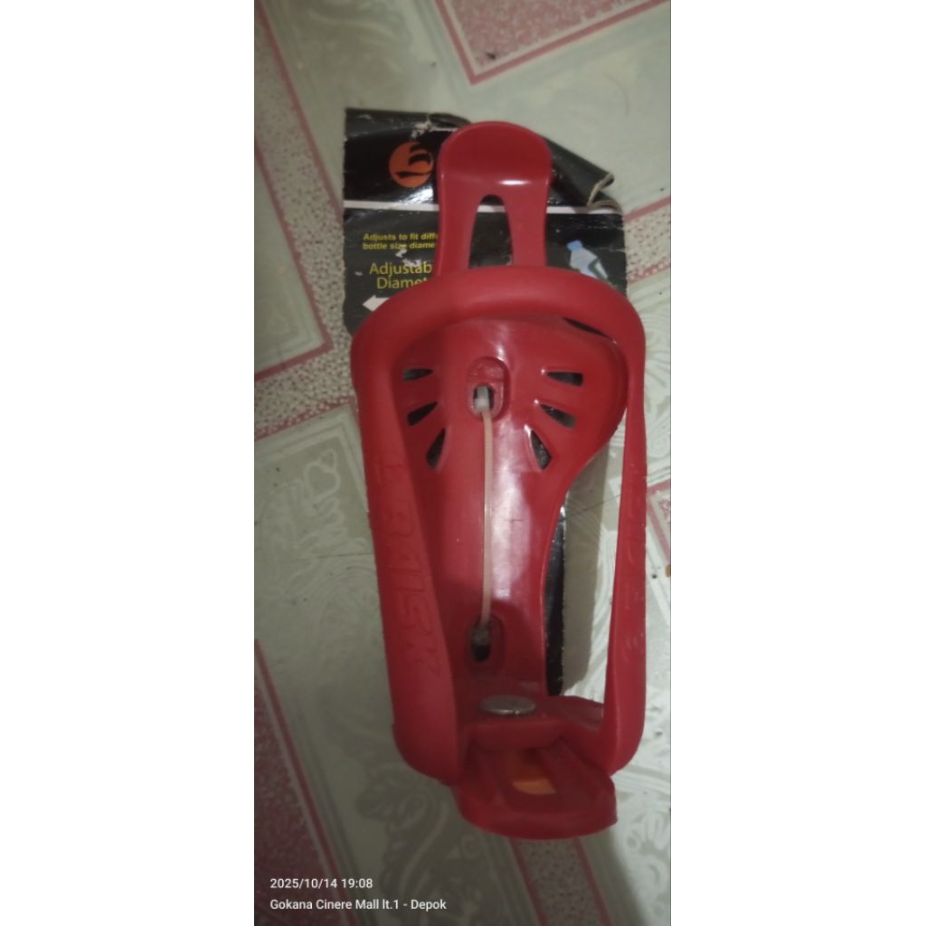 braket botol minum sepeda merah BAISK
