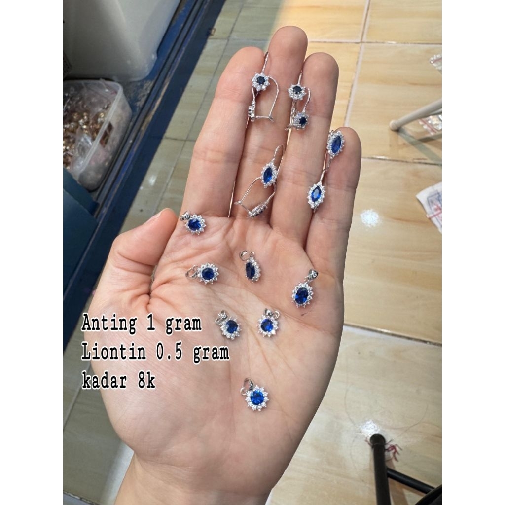 Anting Liontin Mata Biru Safir