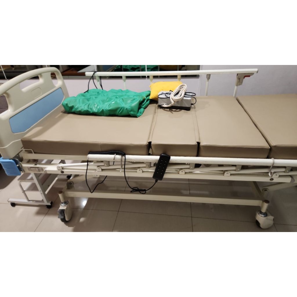 Bed Pasien Electric 3 crank Juson