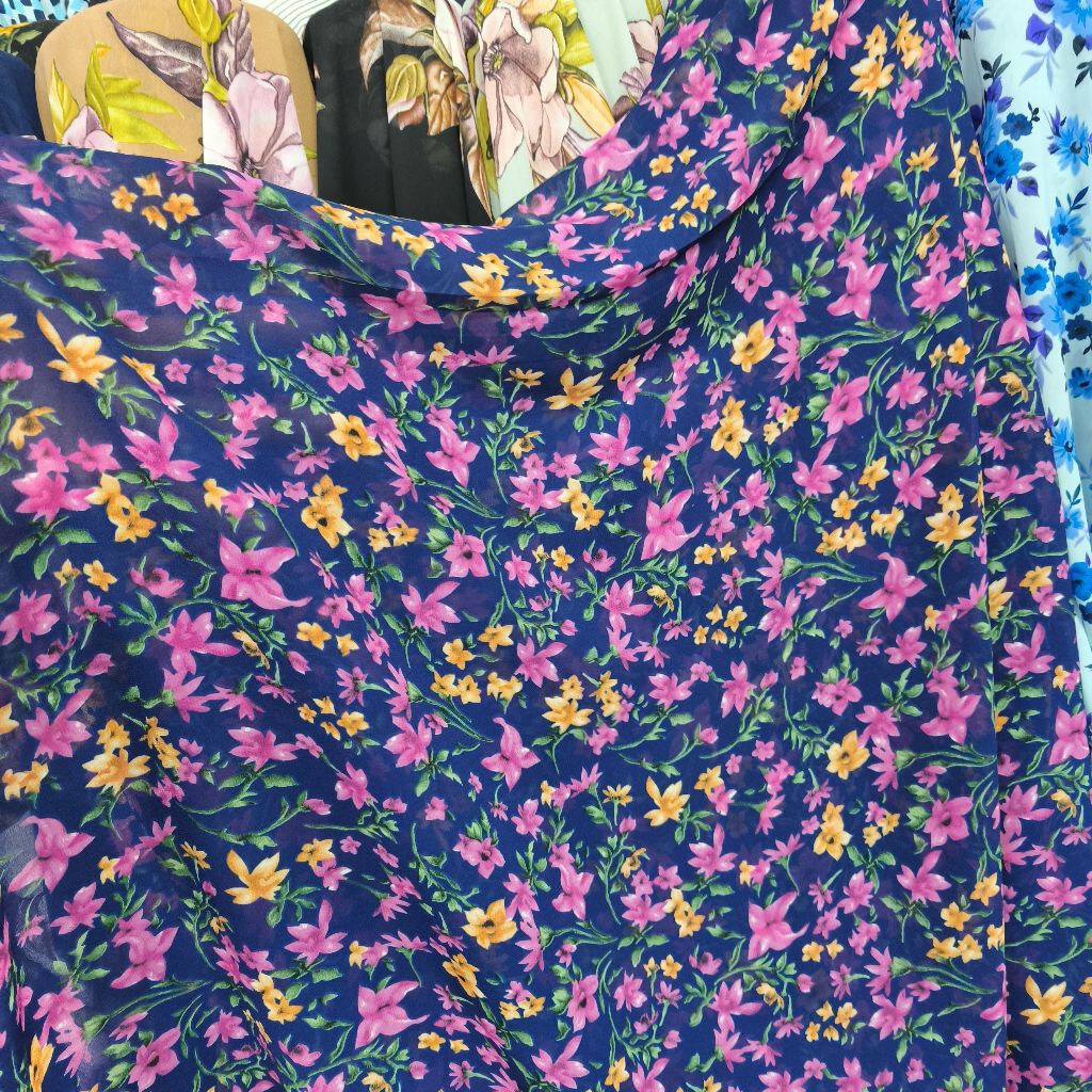 Kain Sifon Ceruty Motif Bunga Kecil Pink Kuning – Bahan Jatuh, Lembut, Adem, Elegan untuk Gamis, Dre