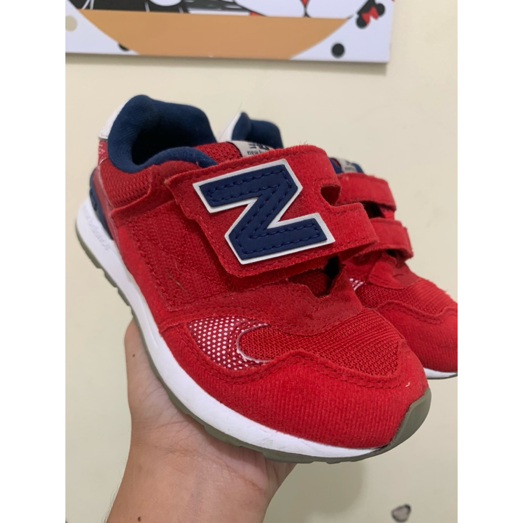 SEPATU ANAK (New balance) second bekas pakai tapi masi mulus
