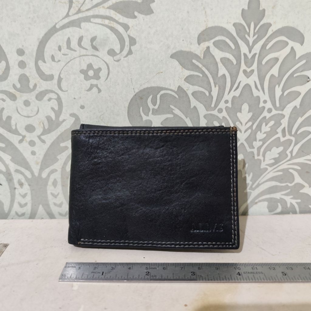 Dompet pria kecil Alive preloved