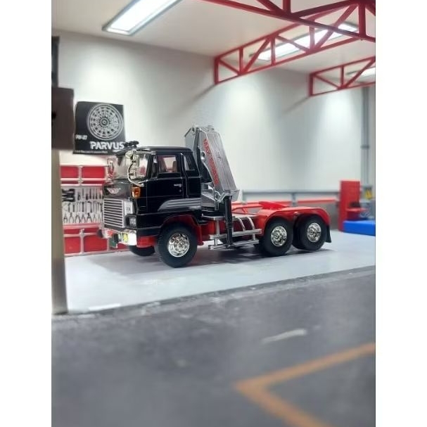 Tomica limited vintage neo hino HH head truck with crane