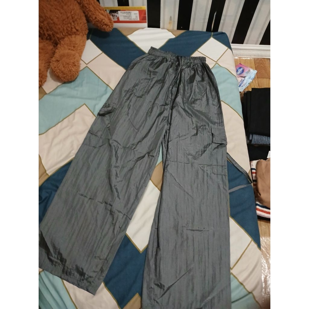 Preloved - Celana cargo parasut