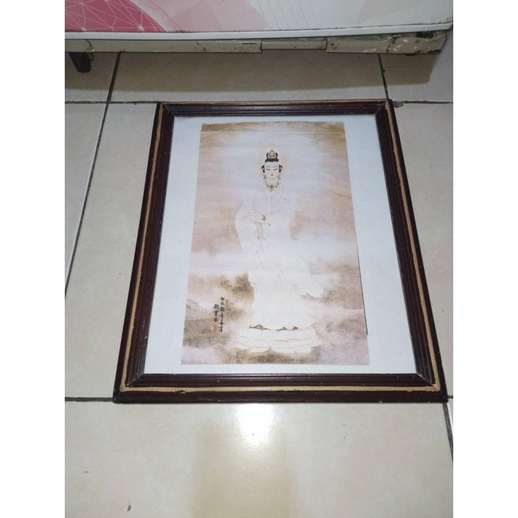 Lukisan foto dewi kwan im berikut bingkai kayu kaca, P40cm L35cm, kondisi ok, (free bonus random)