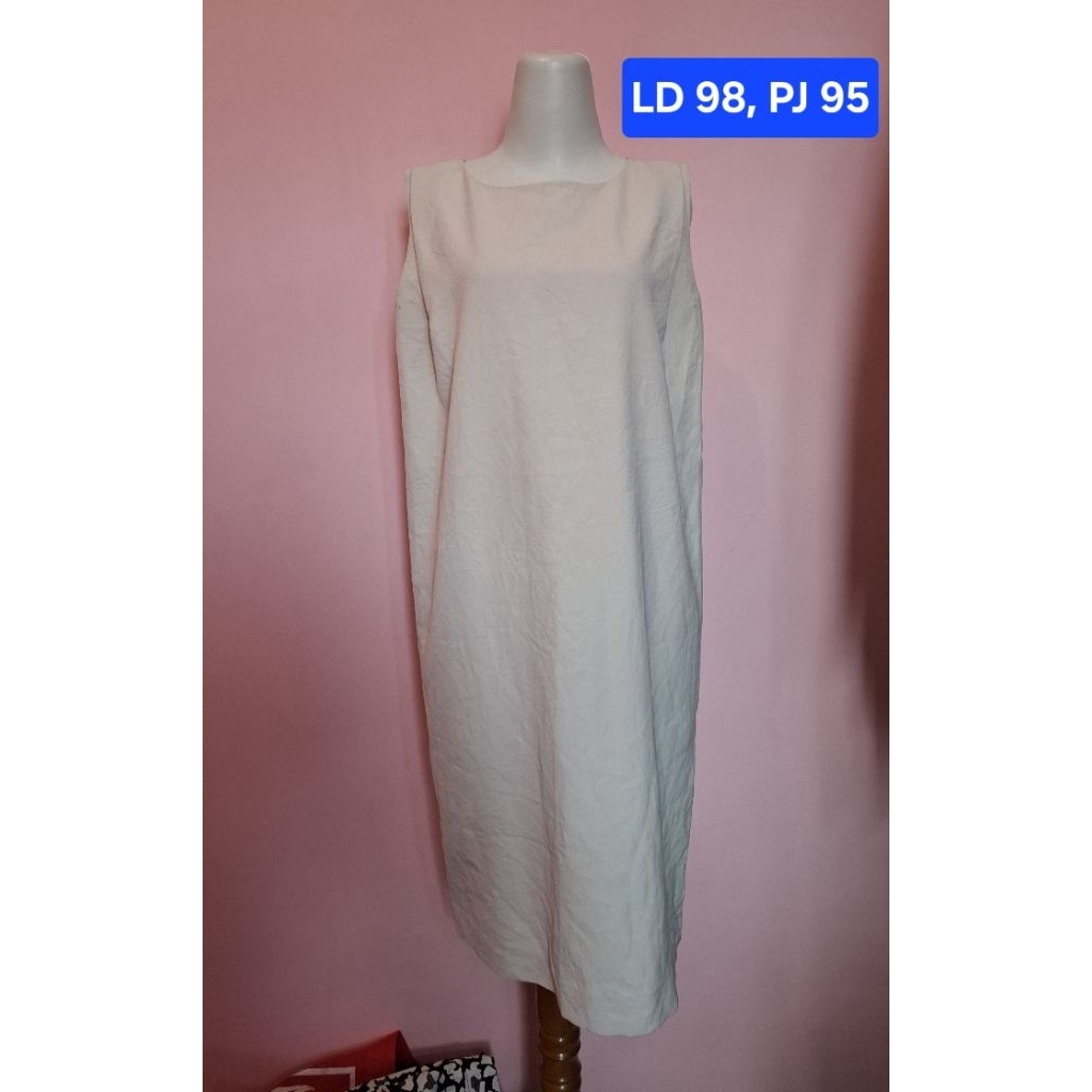 Midi Dress Putih Polos