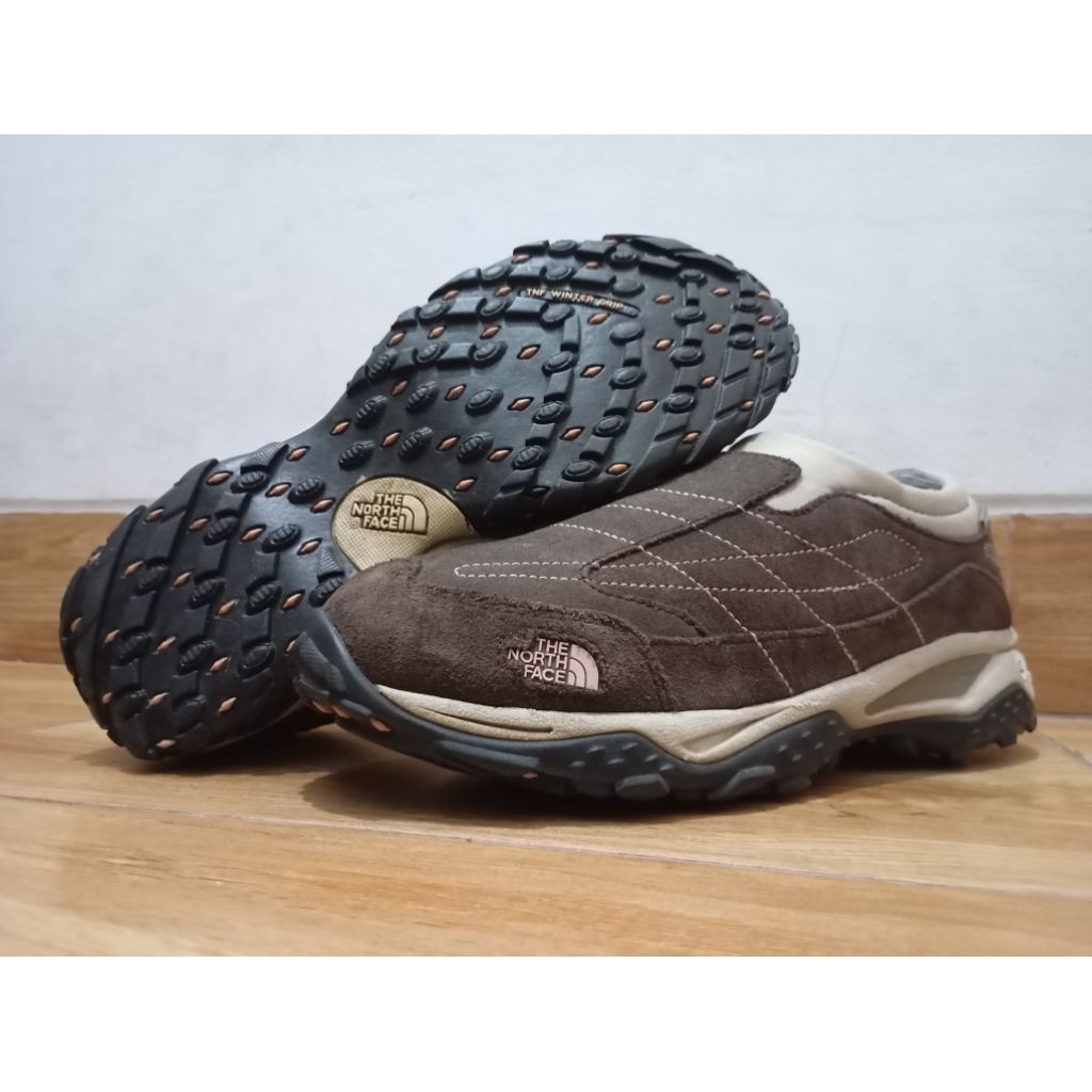 sepatu slip-on TNF suede primaloft Insulate