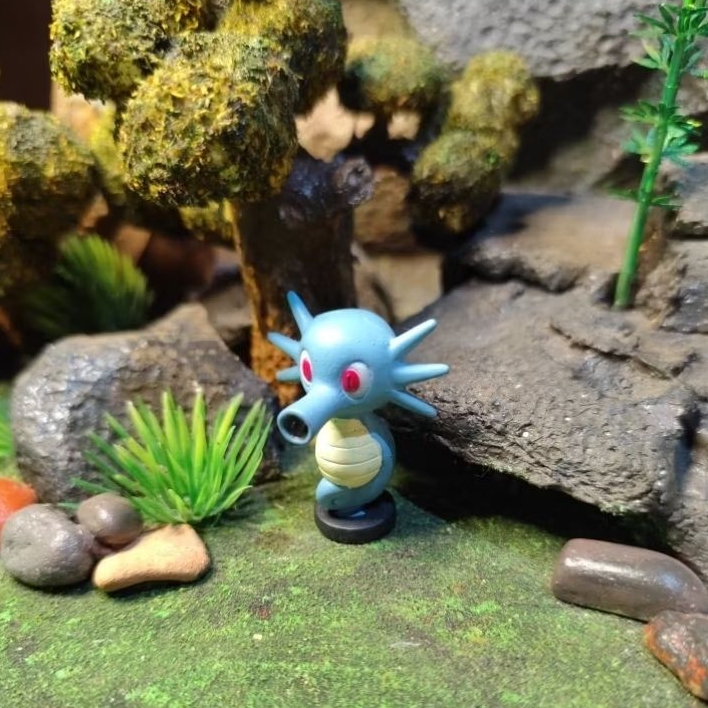 pokemon figure - horsea - tomy