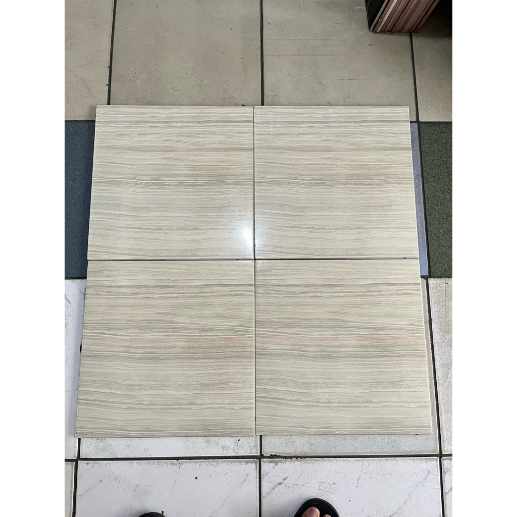 Keramik Lantai Ruangan 40x40 Glossy Krem / Coklat