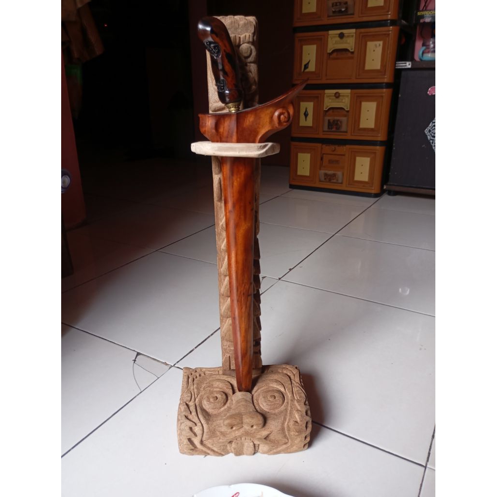 blawong duduk motif ukir Leak