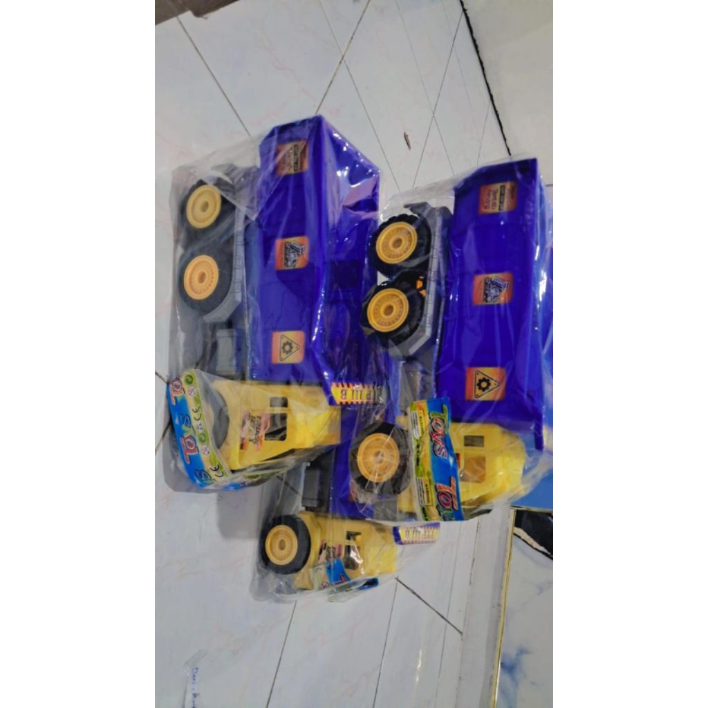 mainan truk pasir bahan plastik tebal halus
