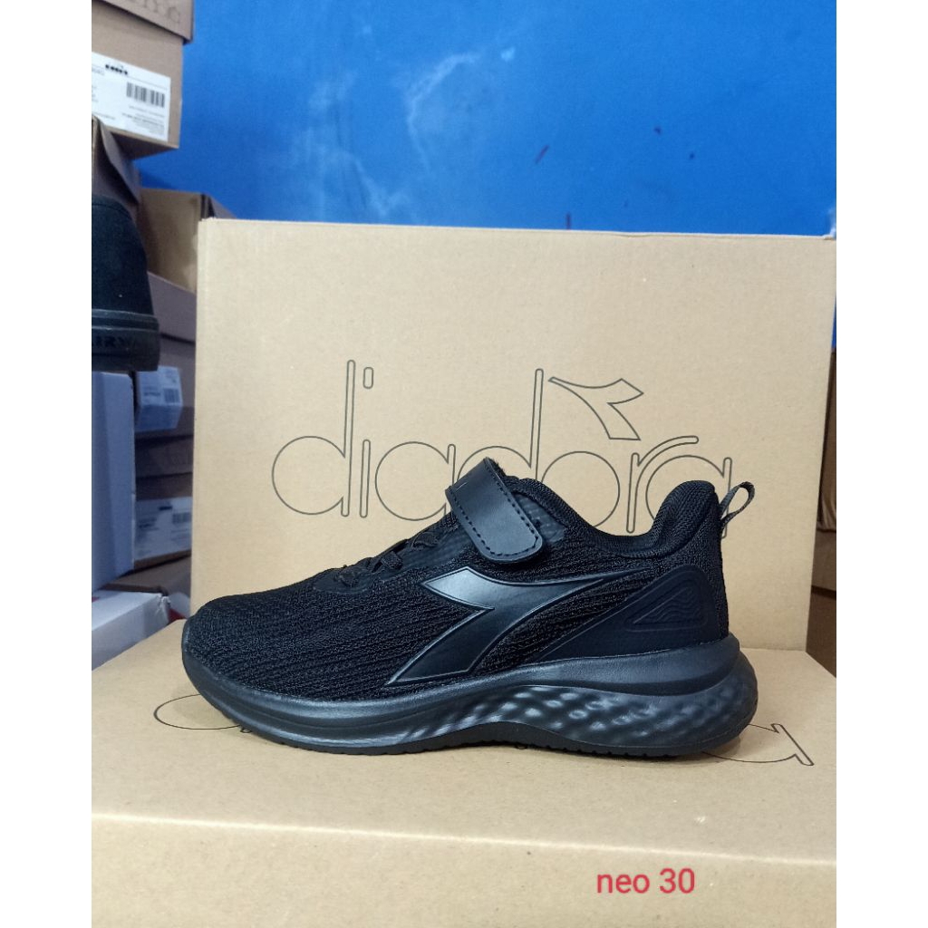 diadora full black size 30