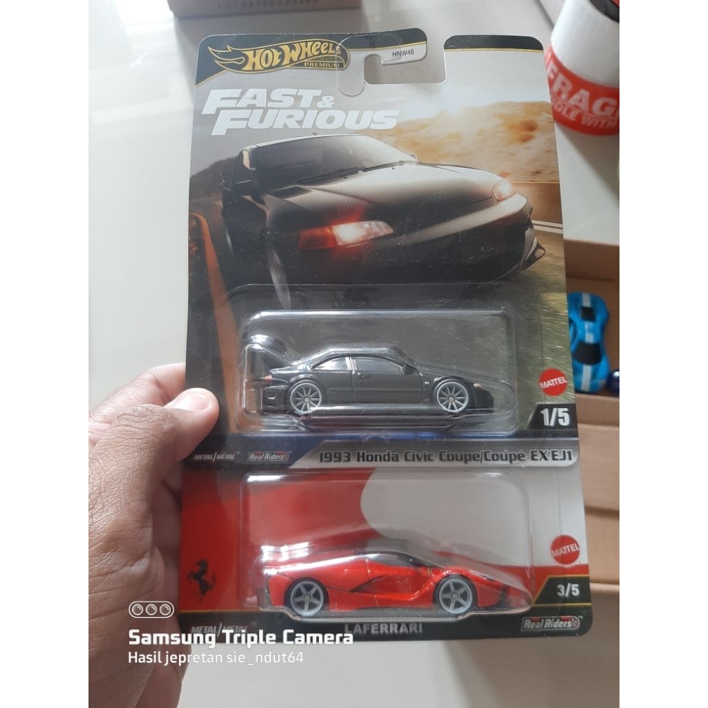 Hotwheels premium Civic EJ1 & La ferrari