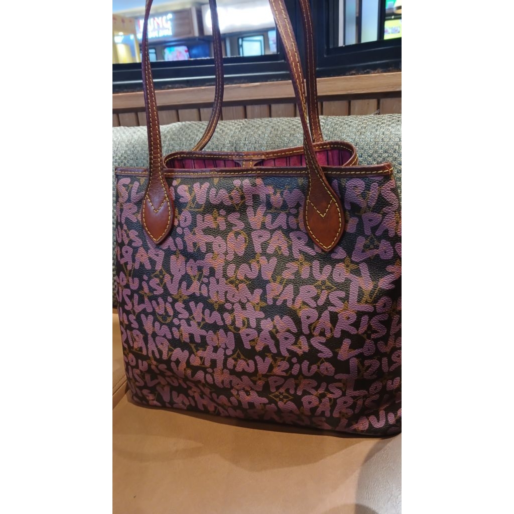 Sale..Preloved LV Neverfull shoulder bag