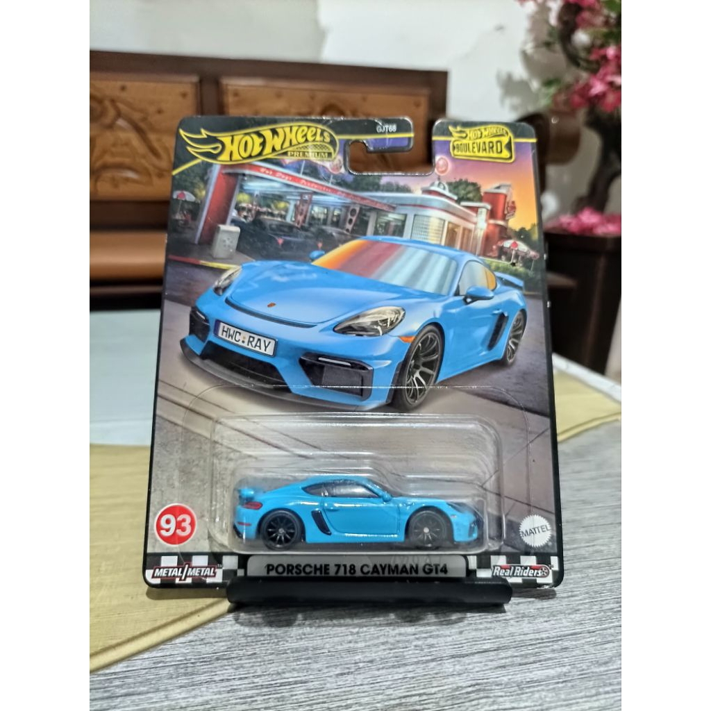 Hotwheels Premium Boulevard Porsche 718 Cayman GT4