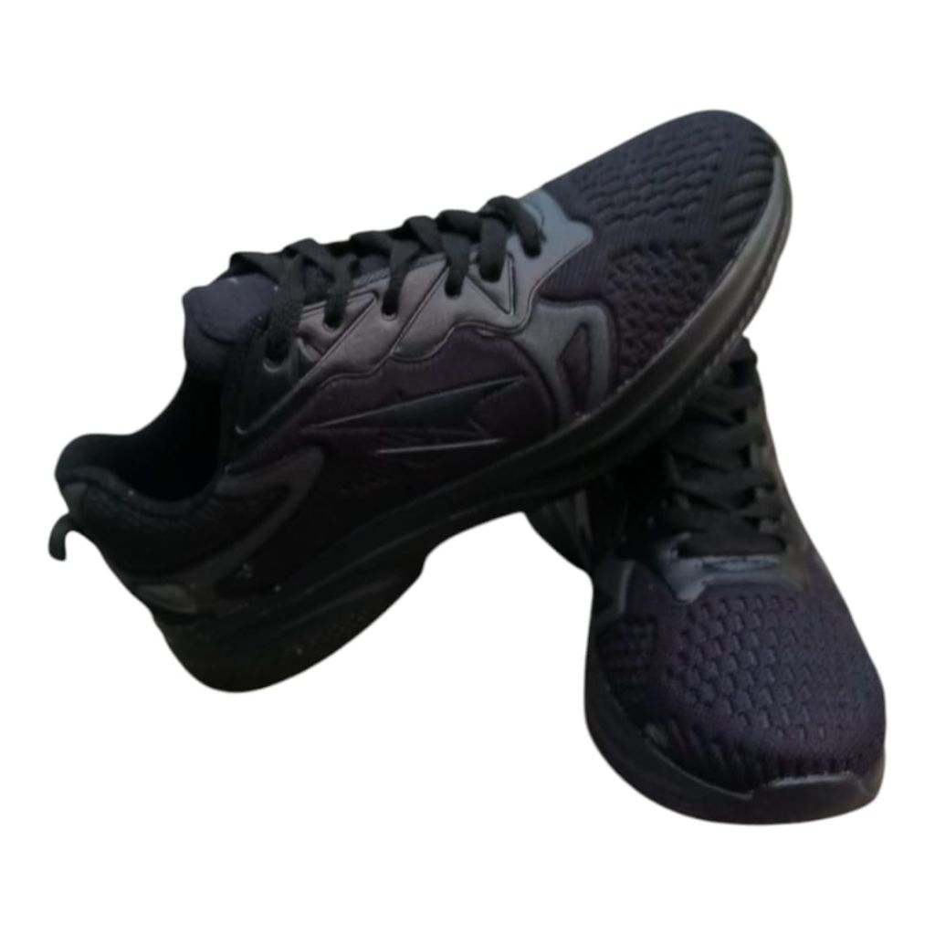 Sepatu sneaker sport maxwin pria/wanita sepatu sekolah hitam terlaris