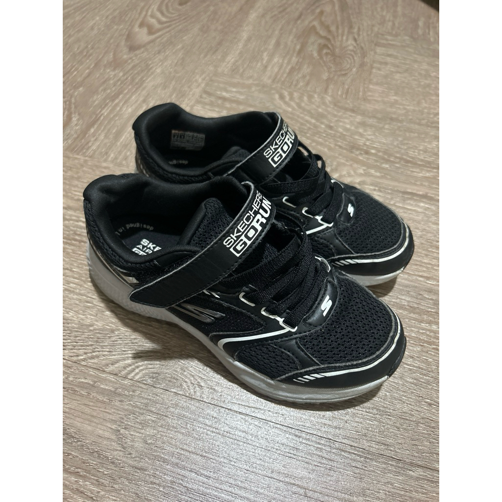 Preloved Skechers Kids size 33
