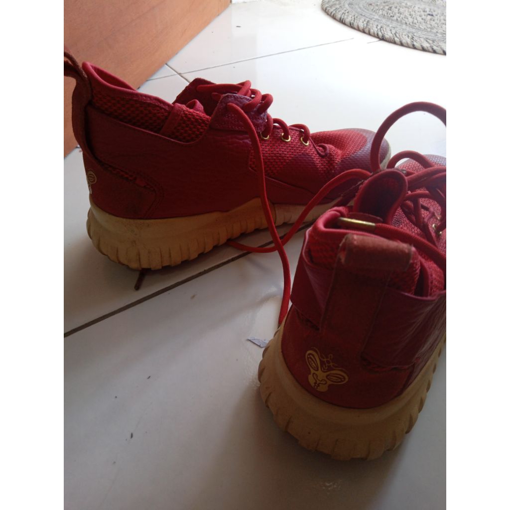 sepatu Adidas tubular merah second