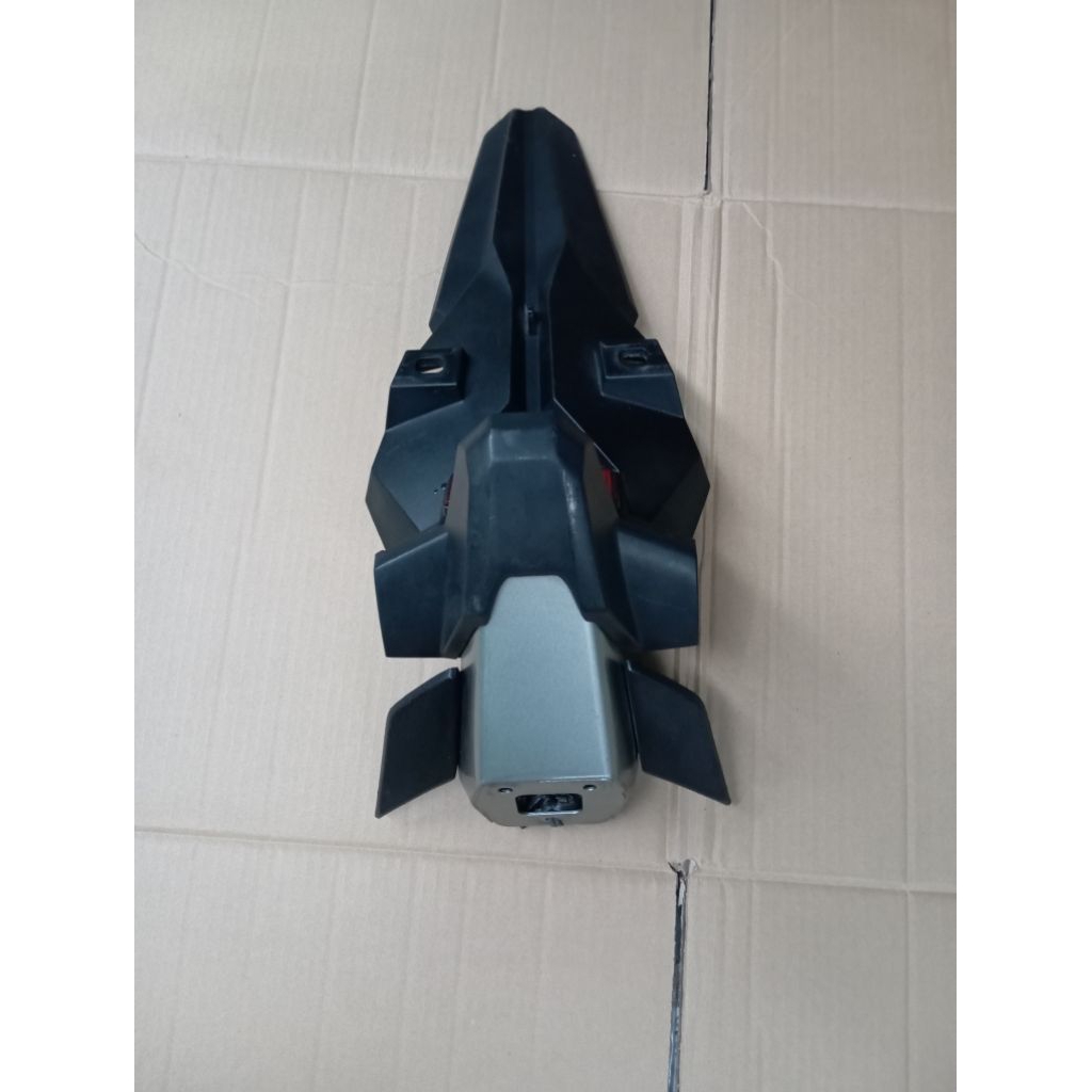 sepakbor belakang Honda Vario 150 led original second