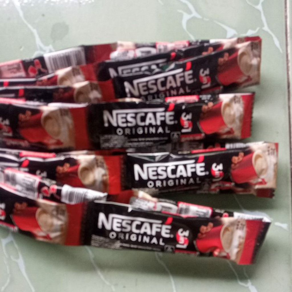 Kopi Nescafe original 3 in 1 1 renceng isi 10 sachet
