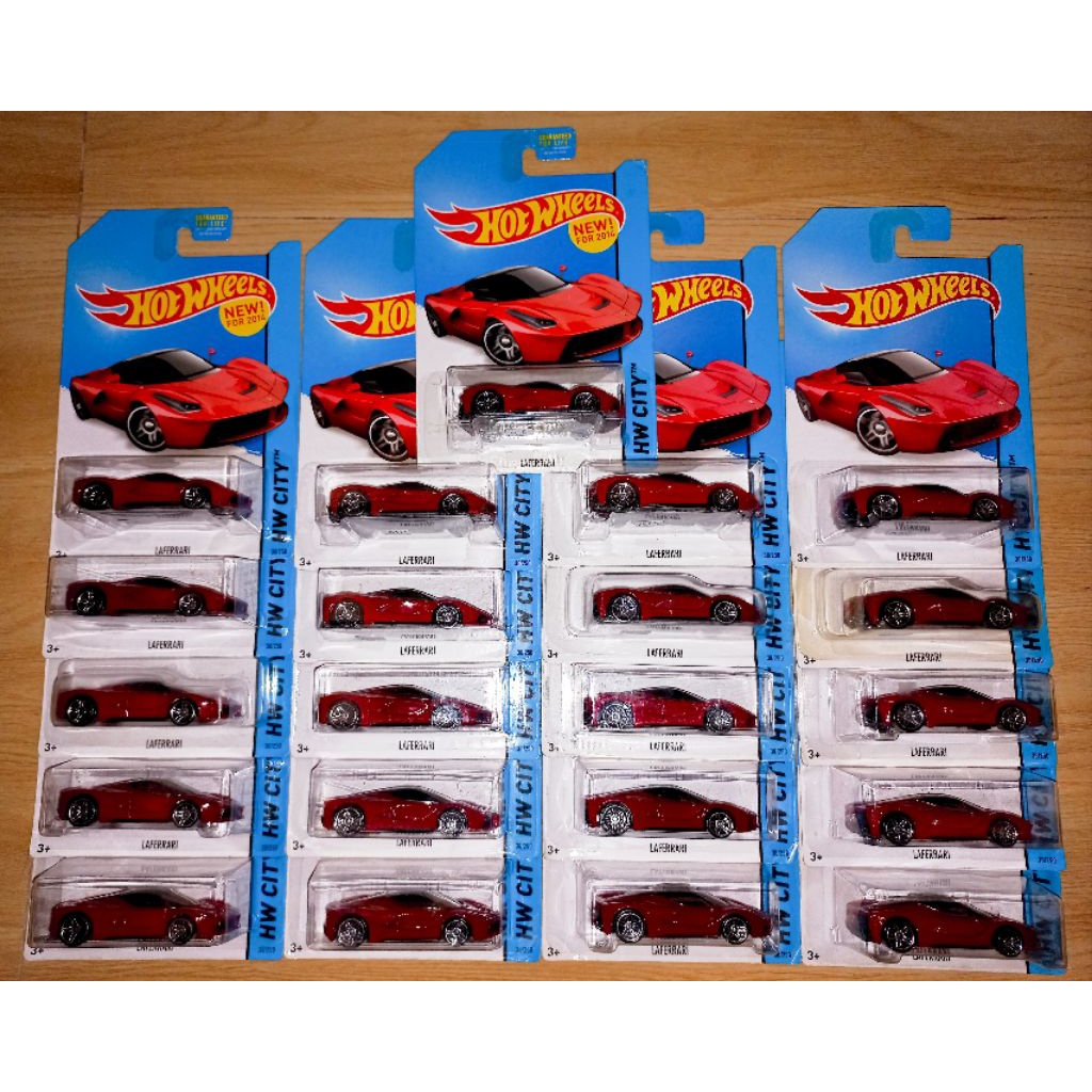 Hotwheels laferrari merah