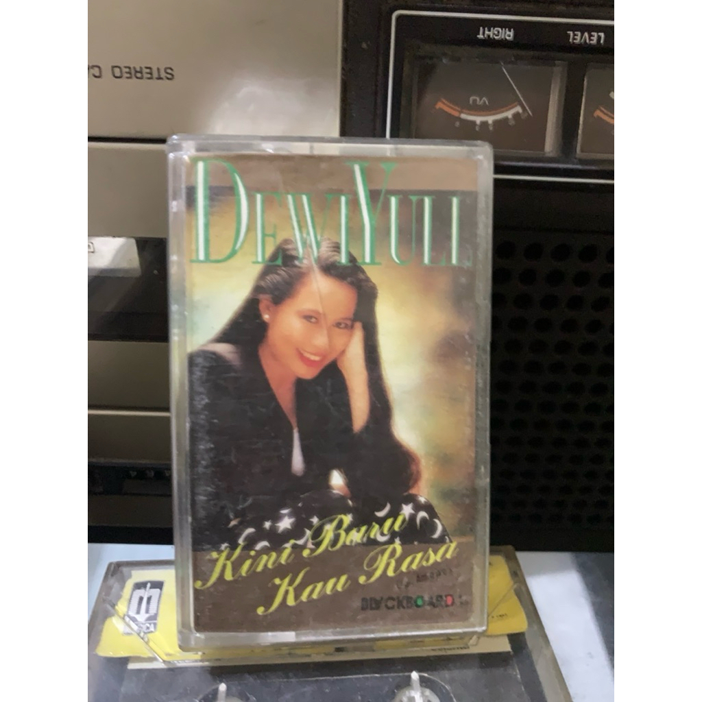 kaset pita Dewi yull