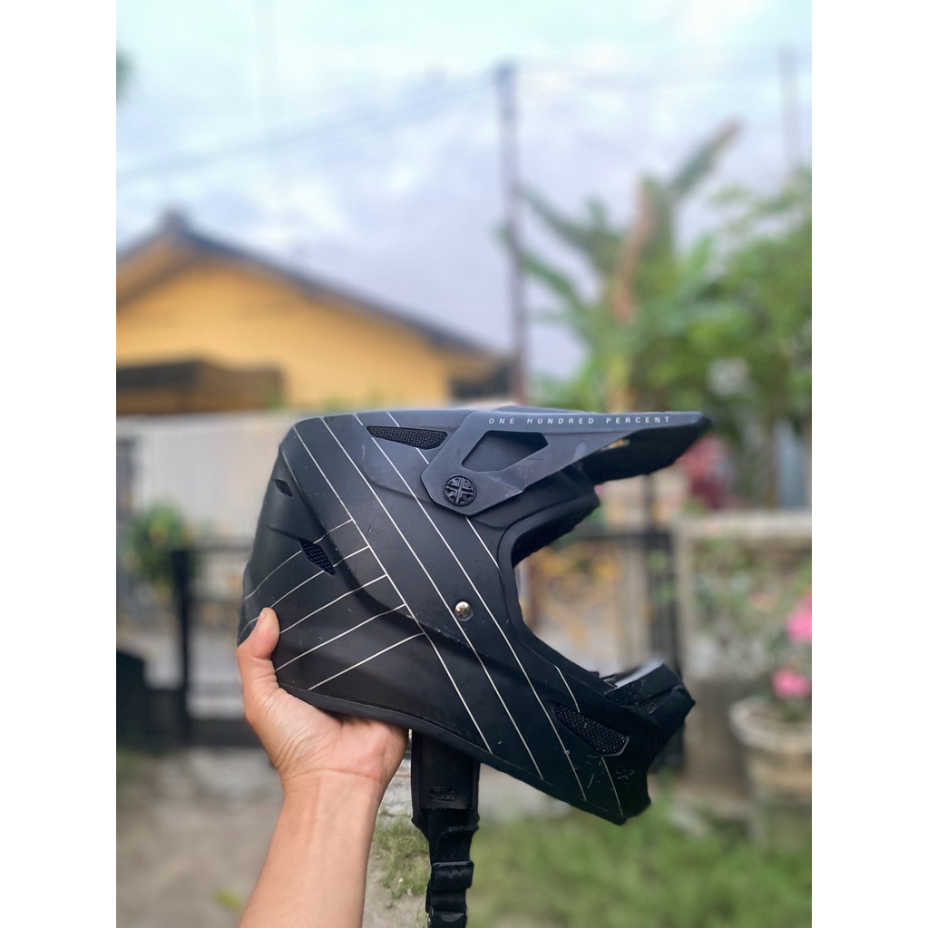 helm 100% status size M