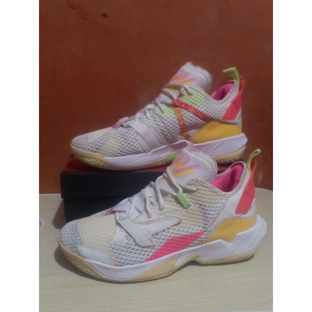 sepatu basket second size 43