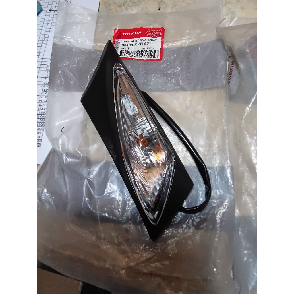 LAMPU SEIN DEPAN VARIO KARBU 110 CW KARBU KANAN 33400 KVB 931