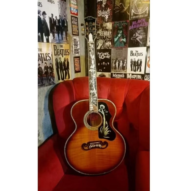 Gitar akustik elektrik custom Gibson J200