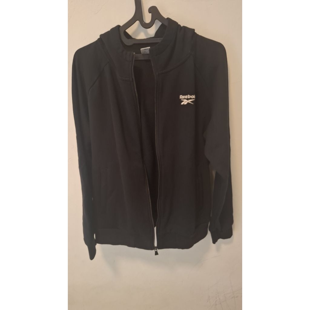 Jacket Hoodie Reebok Second Original Warna Hitam Pekat, Size L enak pakai