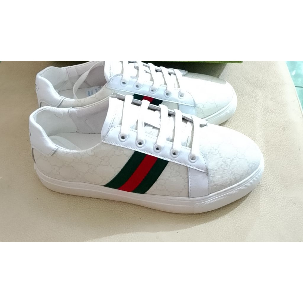 sepatu _sneaker _Gucci_putih